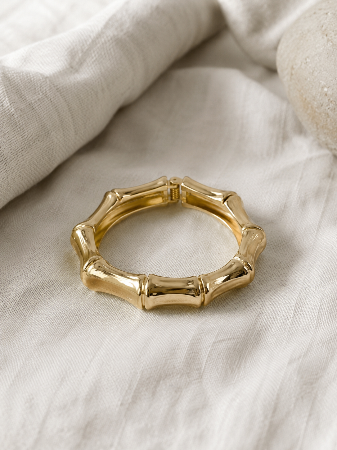 Bracelet manchette doré effet bambou