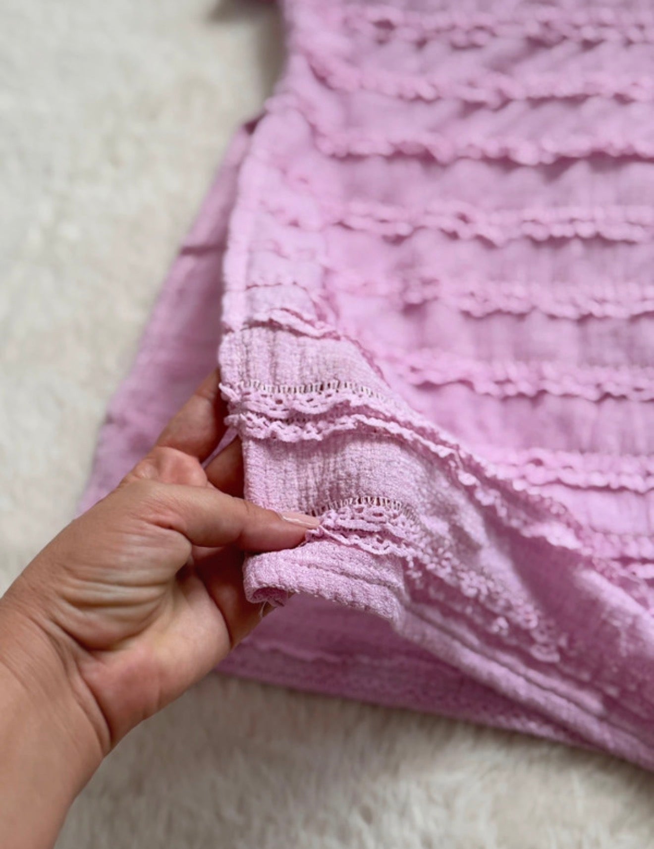 Robe rose texturée