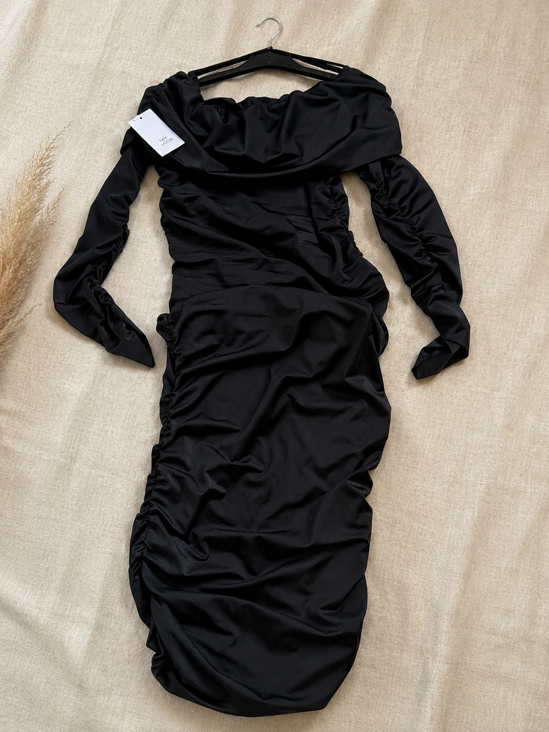 Robe noire drapée