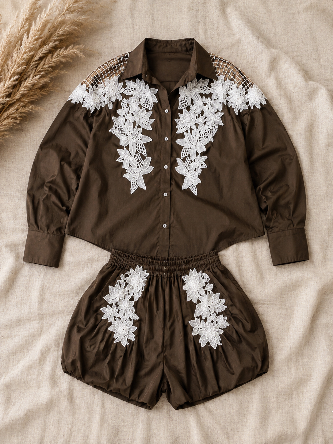 Ensemble chemise brodée et short ballon chocolat