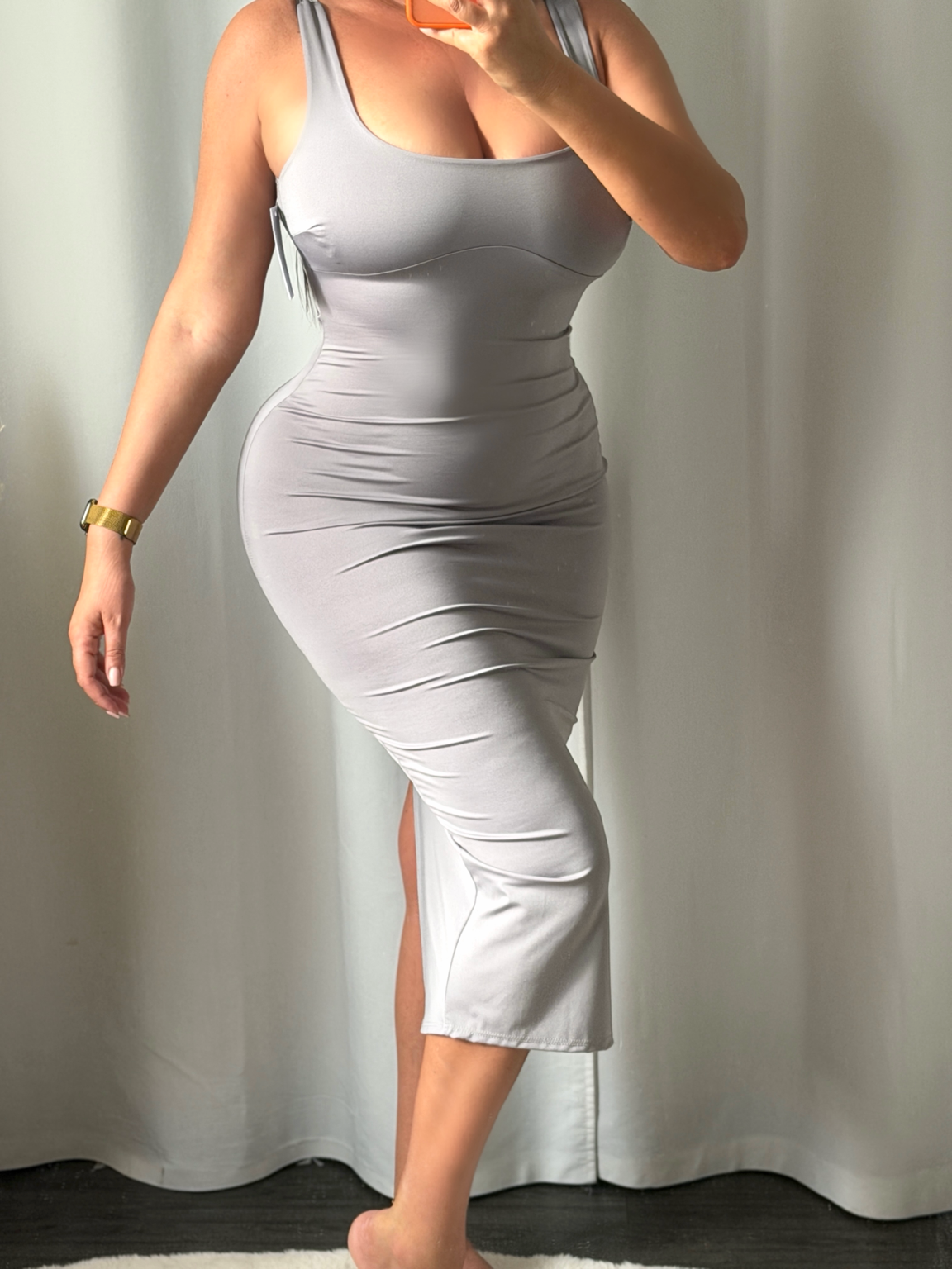 Robe moulante gris taupe