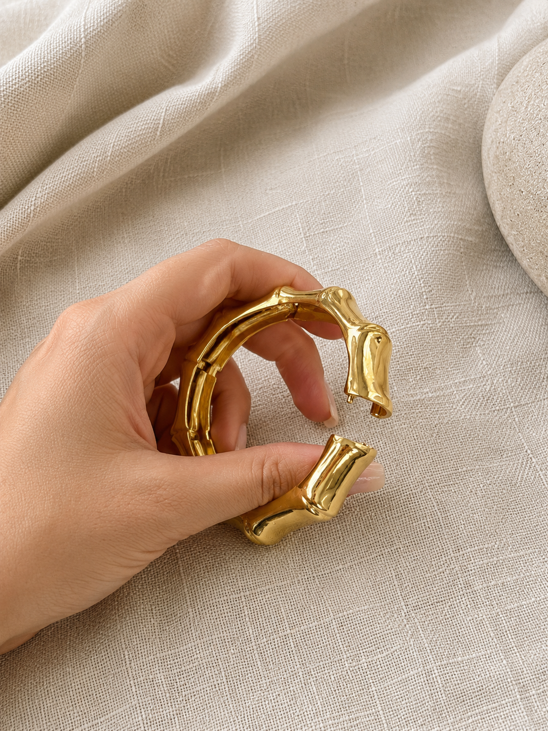 Bracelet manchette doré effet bambou