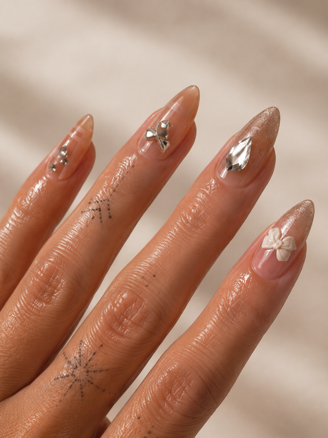 Faux Ongles Nude Élégance Nœud & Strass